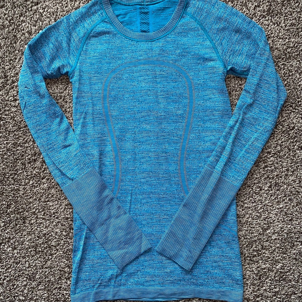 Lululemon- size 4- perfect condition